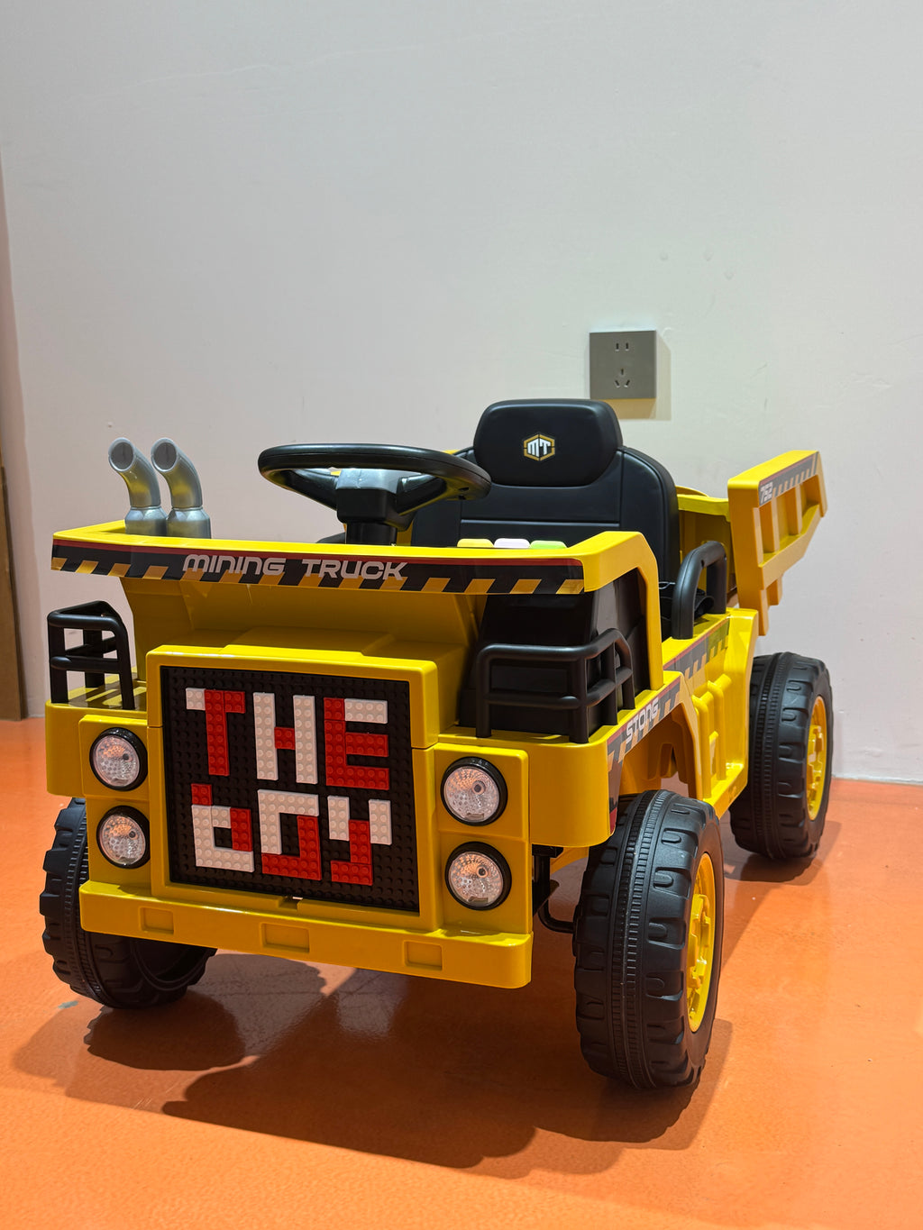 FUPOJH Kids Electric Construction Truck | 12V Ride-On Car with Remote Control | Dump Truck with Shovel | Bluetooth Speaker