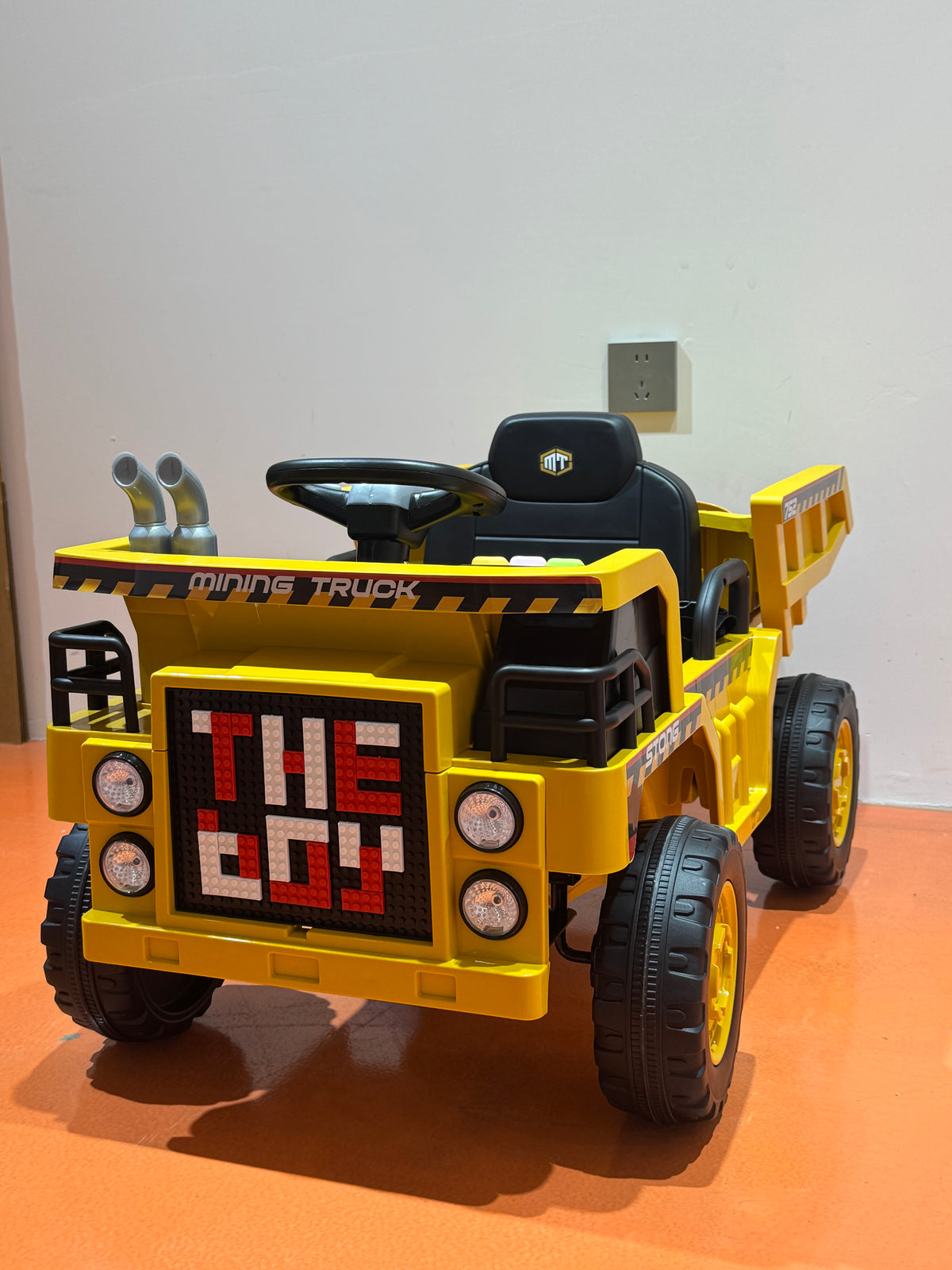 FUPOJH Kids Electric Construction Truck | 12V Ride-On Car with Remote Control | Dump Truck with Shovel | Bluetooth Speaker